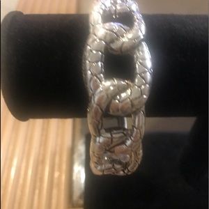 Silver Bangle Link Look Spring Snap Bracelet